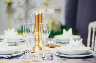 olay parti ya da düğün için ayarlanan tablo