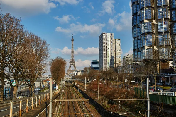 View to the Eiffel tower over the rails of Parisian subway line — Stock Photo, Image