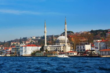 Haliç Körfezi arasında bir cami ile Istanbul 'un doğal görünümü