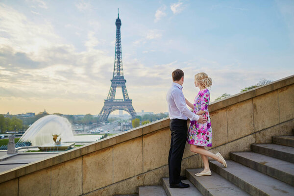 Couple in front of the Eiffel tower in Paris, France