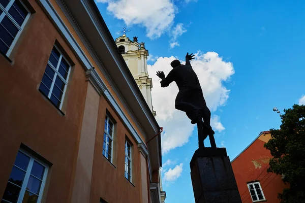 Vilnius, Litvanya lamplighter heykeli — Stok fotoğraf
