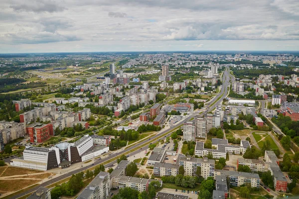 Вид с воздуха на жилой район Вильнюса в виде телебашни — стоковое фото