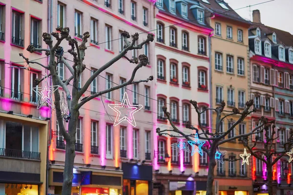 Rue de Strasbourg joliment décorée pour Noël — Photo