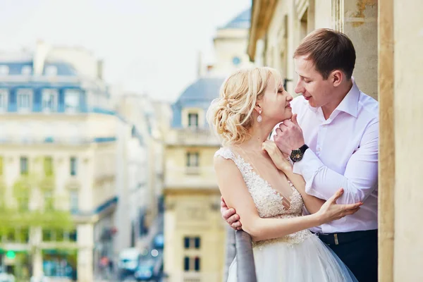 Bride and groom on their wedding day on the balcony — Stock Photo, Image