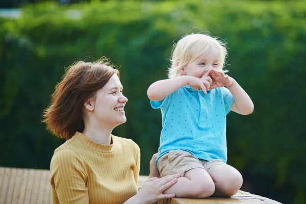 Mother playing with her little toddler boy — Stock Photo, Image