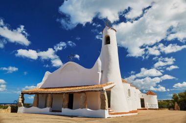Stella Maris kilise Porto Cervo, Sardunya, İtalya
