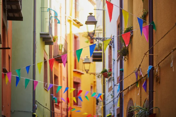 Färgglada hus på en gata i Bosa, Sardinien, Italien — Stockfoto