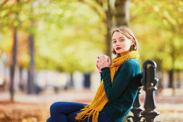 Happy young girl in yellow scarf walking in autumn park — Stock Photo, Image