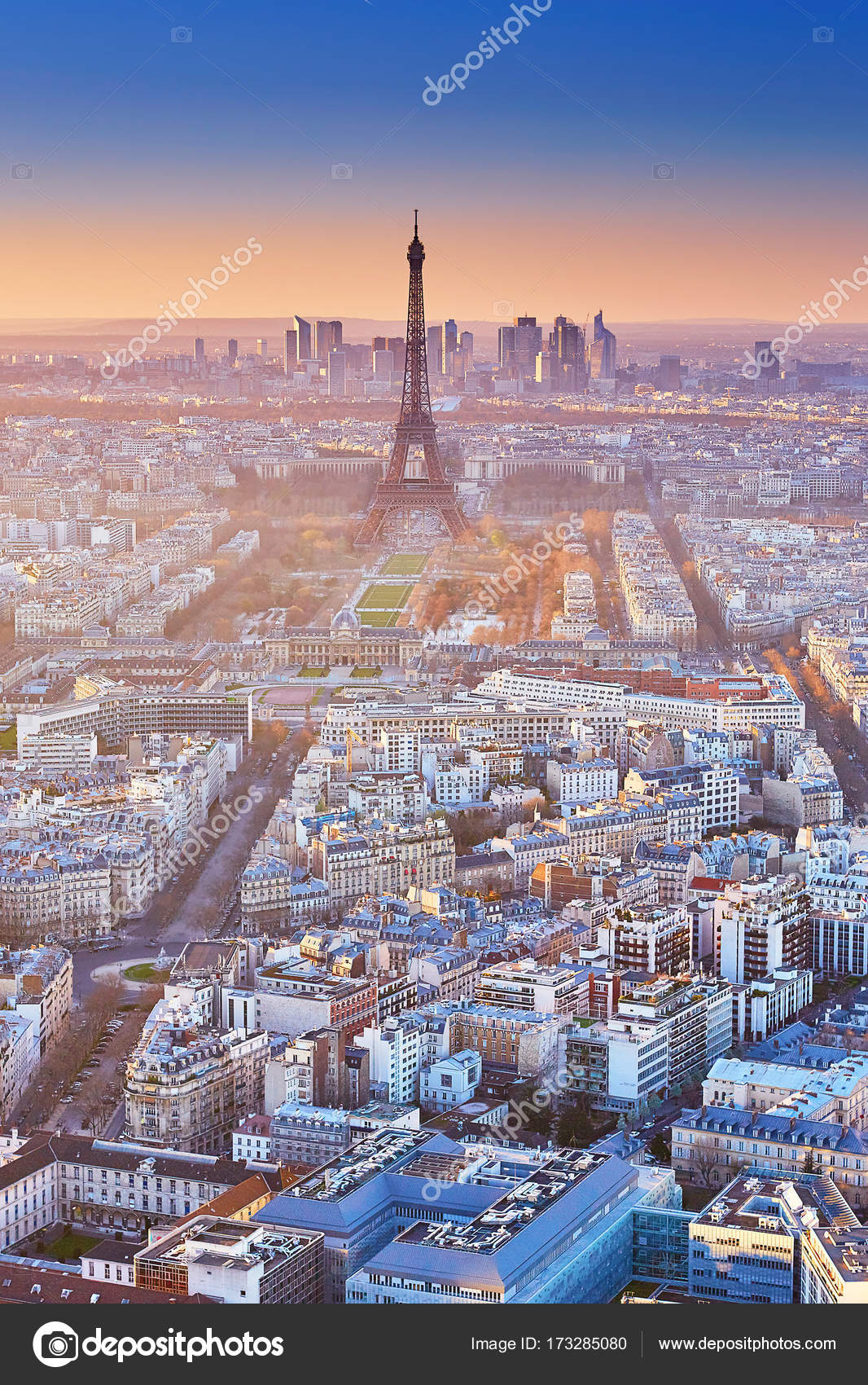 Paris animado fotos de stock, imágenes de Paris animado sin royalties |  Depositphotos