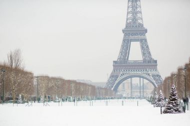 karlı gün Paris, Fransa