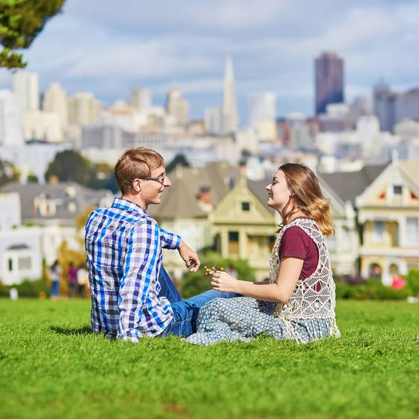 Couple ayant un rendez-vous à San Francisco, Californie, USA — Photo