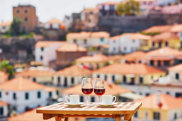 Madeiravin, kaffe och hohey tårta, Visa till Funchal, Portugal — Stockfoto