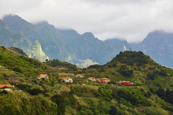 Sao Vicente stad på ön norra kusten av Madeira, Portugal — Stockfoto