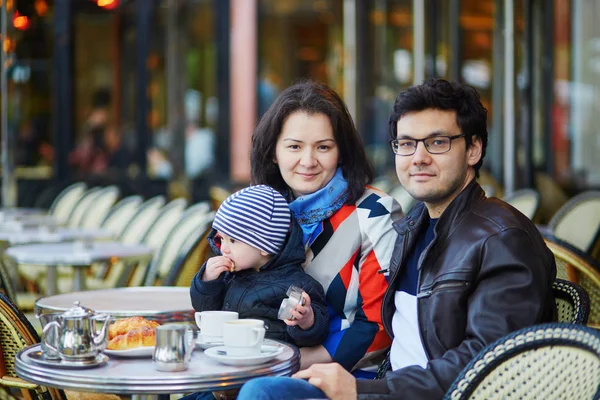 Happy family of three in Parisian outdoor cafe — Stock Photo, Image