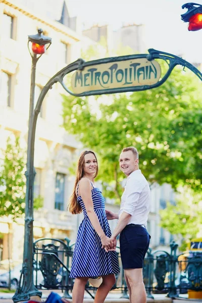 Romantic Couple Parisian Subway Station — Stock Photo, Image