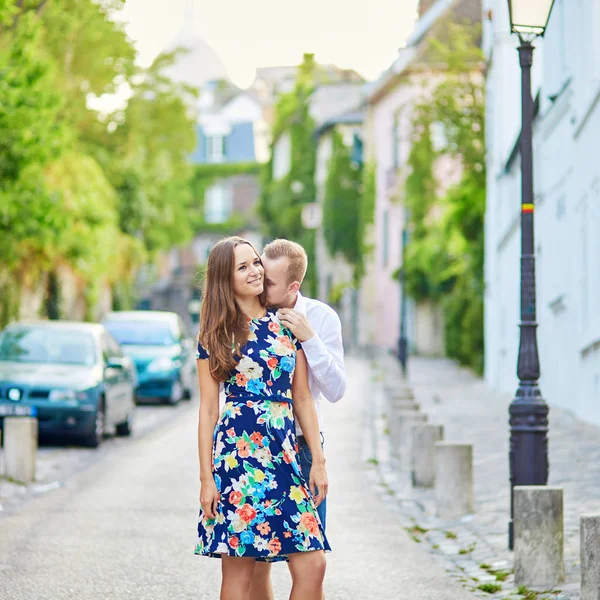 Casal Romântico Juntos Paris Caminhando Montmartre — Fotografia de Stock