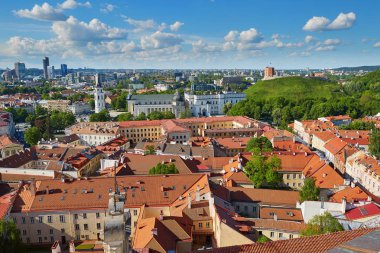 Vilnius Old Town güzel Panoraması Gediminas hill ve çan kulesi Vilnius Katedrali Kilisesi Saint Johns üzerinden alınan; Litvanya