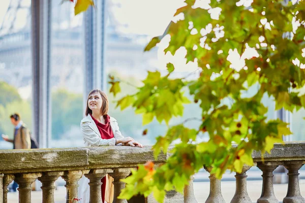 Linda Jovem Paris Ponte Bir Hakeim Com Vista Para Torre — Fotografia de Stock