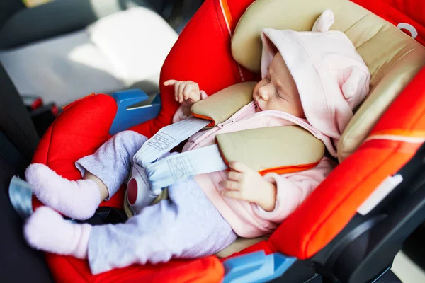 Ein Monat Altes Mädchen Schläft Autositz — Stockfoto