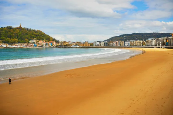 Vistas panorámicas de la playa de La Concha en San Sebastián, España — Foto de Stock