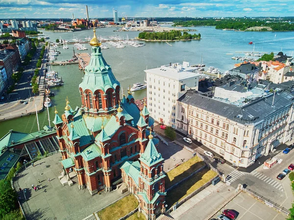 Luchtfoto van de kathedraal van Uspenski in Helsinki, Finland — Stockfoto