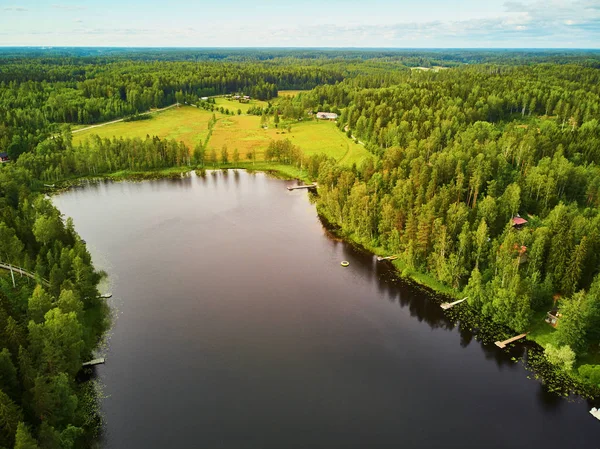 Veduta aerea del lago Helgtrask nel parco nazionale finlandese di Sipoonkorpi — Foto Stock