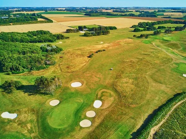 Vista aérea do campo de golfe em Etretat, departamento Seine-Maritime da Normandia, na França — Fotografia de Stock
