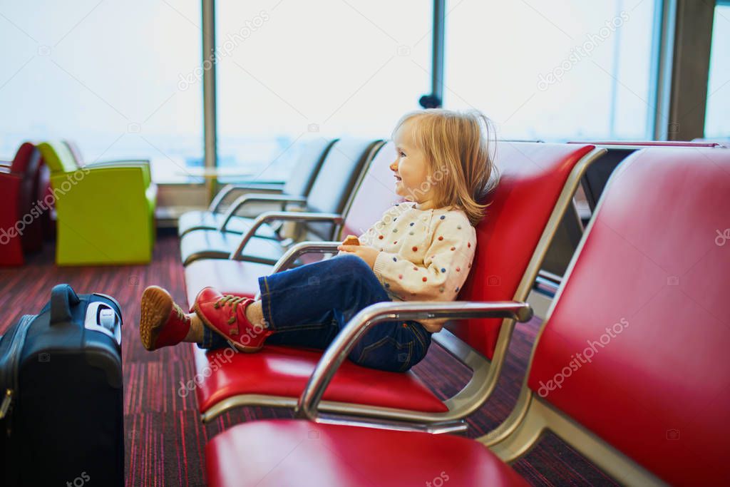 Child sitting in gate and waiting for the flight