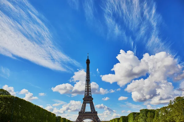 Vista Panorâmica Torre Eiffel Com Céu Azul Belas Nuvens — Fotografia de Stock