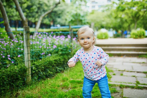 Adorable Toddler Girl Walking Green Park Summer Day Little Child — Stock Photo, Image