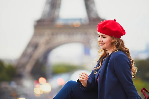 Ung Kvinna Med Långt Blont Lockigt Hår Paris Frankrike Vacker — Stockfoto