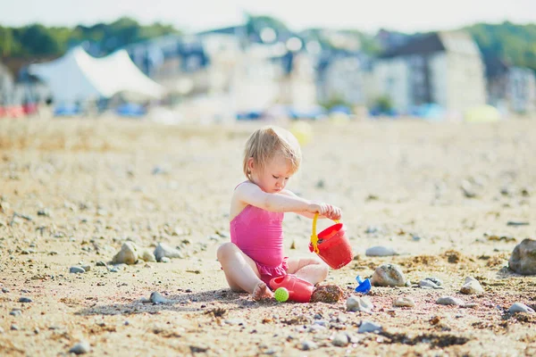 Menina Adorável Criança Brincando Com Areia Praia Criança Passa Férias — Fotografia de Stock