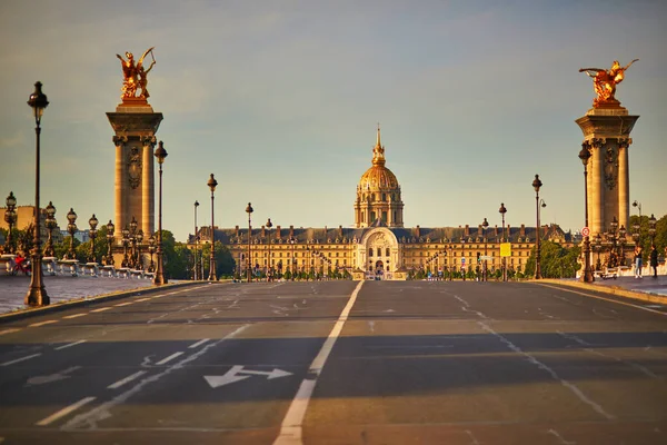 Paris France Mayıs 2020 Alexandre Iii Köprüsü Invalides Katedrali Coronavirüs — Stok fotoğraf