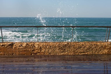 Denizde kaygan mesire.