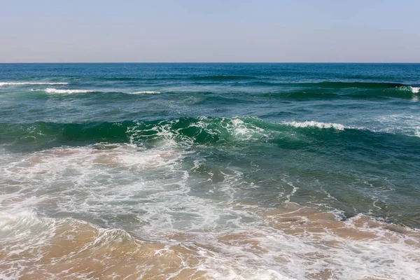 Vågig Medelhavet. — Stockfoto