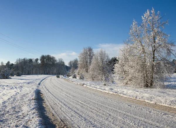 Strada di campagna in un inverno . — Foto Stock