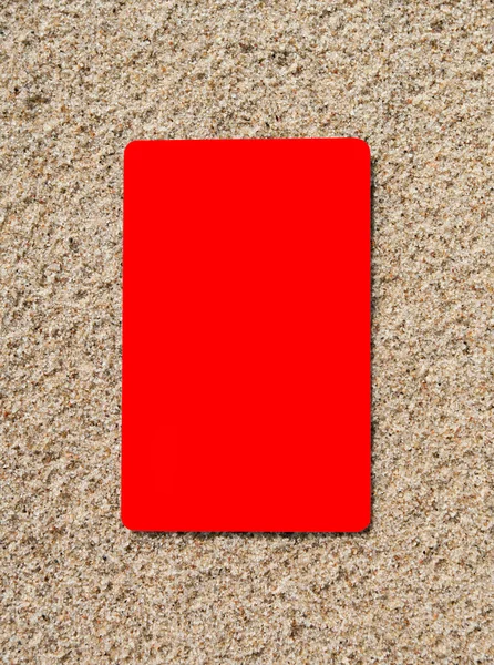 Carte de crédit sur une surface de sable . — Photo