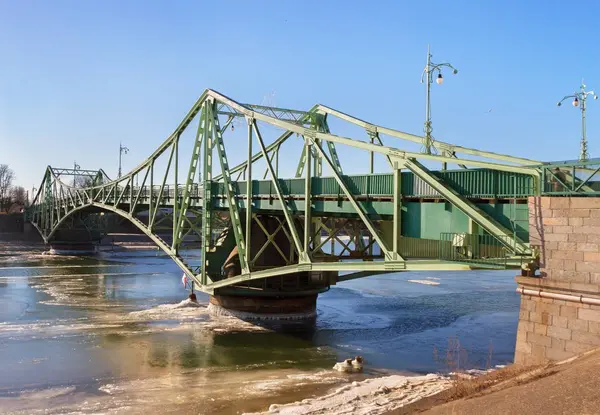 Pont élévateur à Liepaja . — Photo