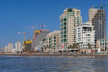  Tel Aviv'e kıyı şeridi göster.