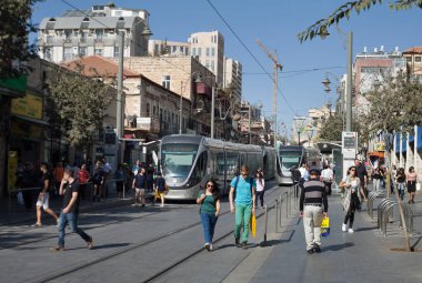 Kudüs Caddesi'nde tramvay.