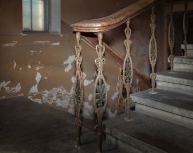 Binada merdiven yer.