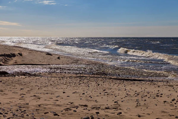 Kleiner Fluss und Meer. — Stockfoto