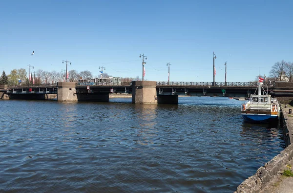 Uitzicht op de brug. — Stockfoto