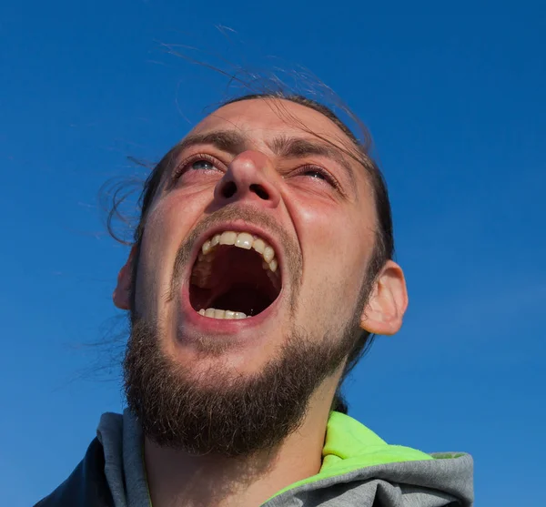 Jonge man schreeuwen. — Stockfoto