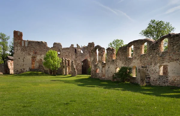 Landscape with ruins. — Stock Photo, Image