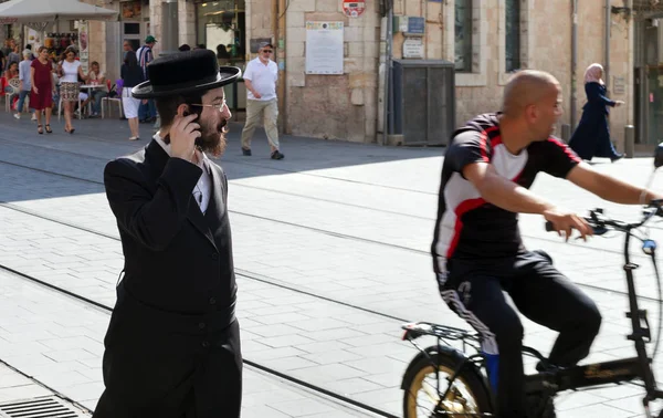 Ludzie na ulicy Jerozolimy, 30 października 2016. — Zdjęcie stockowe