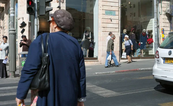 People on the street of Jerusalem. — Stock Photo, Image