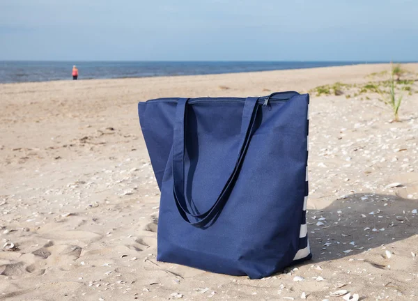 Met het oog op de zee kust. — Stockfoto