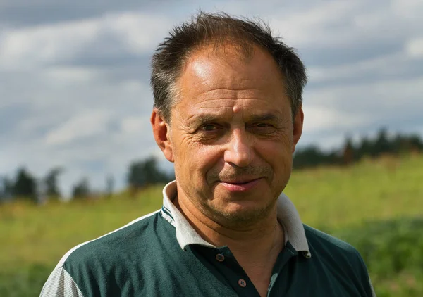 Mann auf dem Land. — Stockfoto