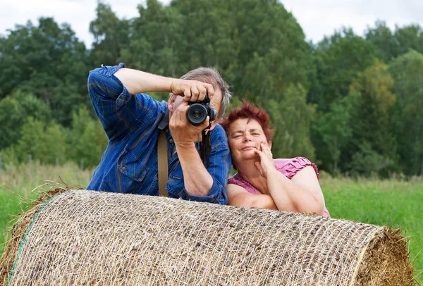 Fotógrafo en el campo . — Foto de Stock